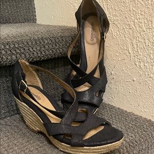 Stylish Black Wedge Sandals with Tan Accents